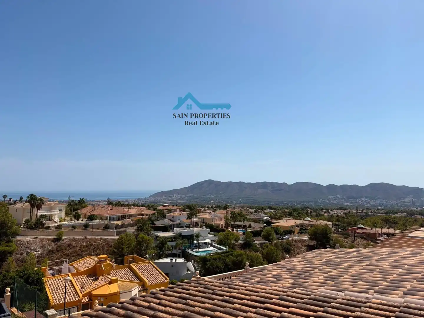 Casa aparellada amb terrassa en venda a Coloma, imagen 28