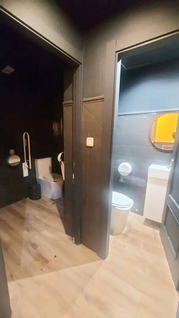 Bany de Local de lloguer en Jaén amb Aire condicionat