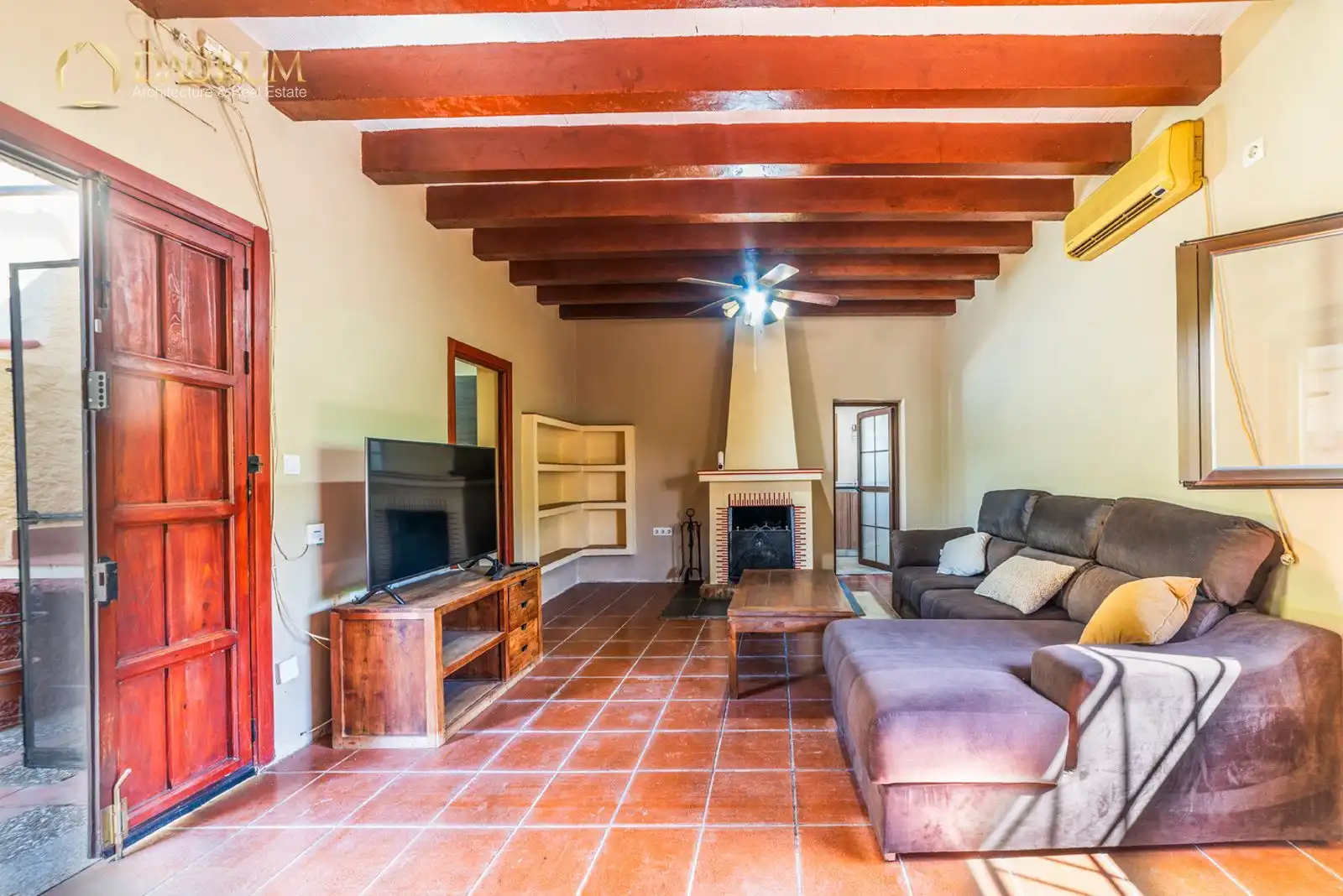 Sala d'estar de Casa o xalet en venda en La Rinconada amb Aire condicionat, Calefacció i Piscina