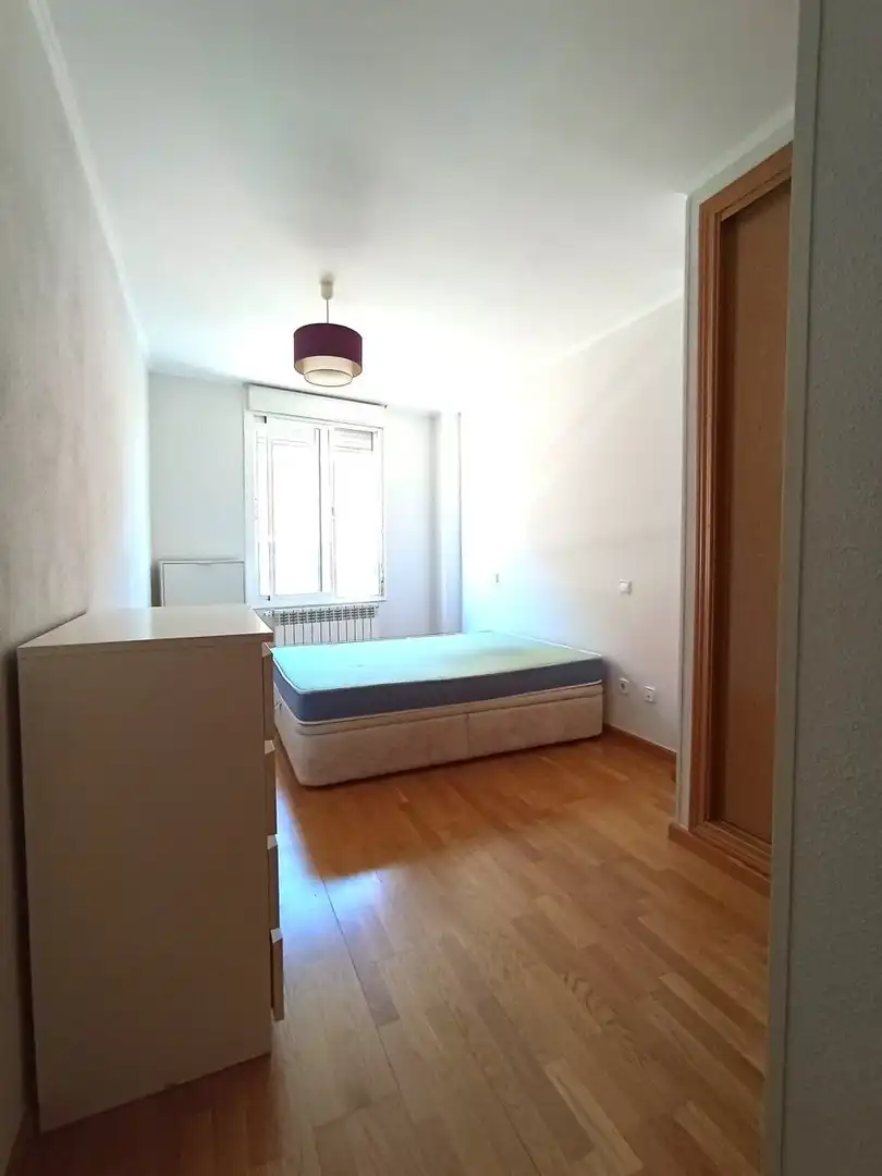 Schlafzimmer von Wohnung zur Miete in Parla mit Heizung, Parkett und Ofen