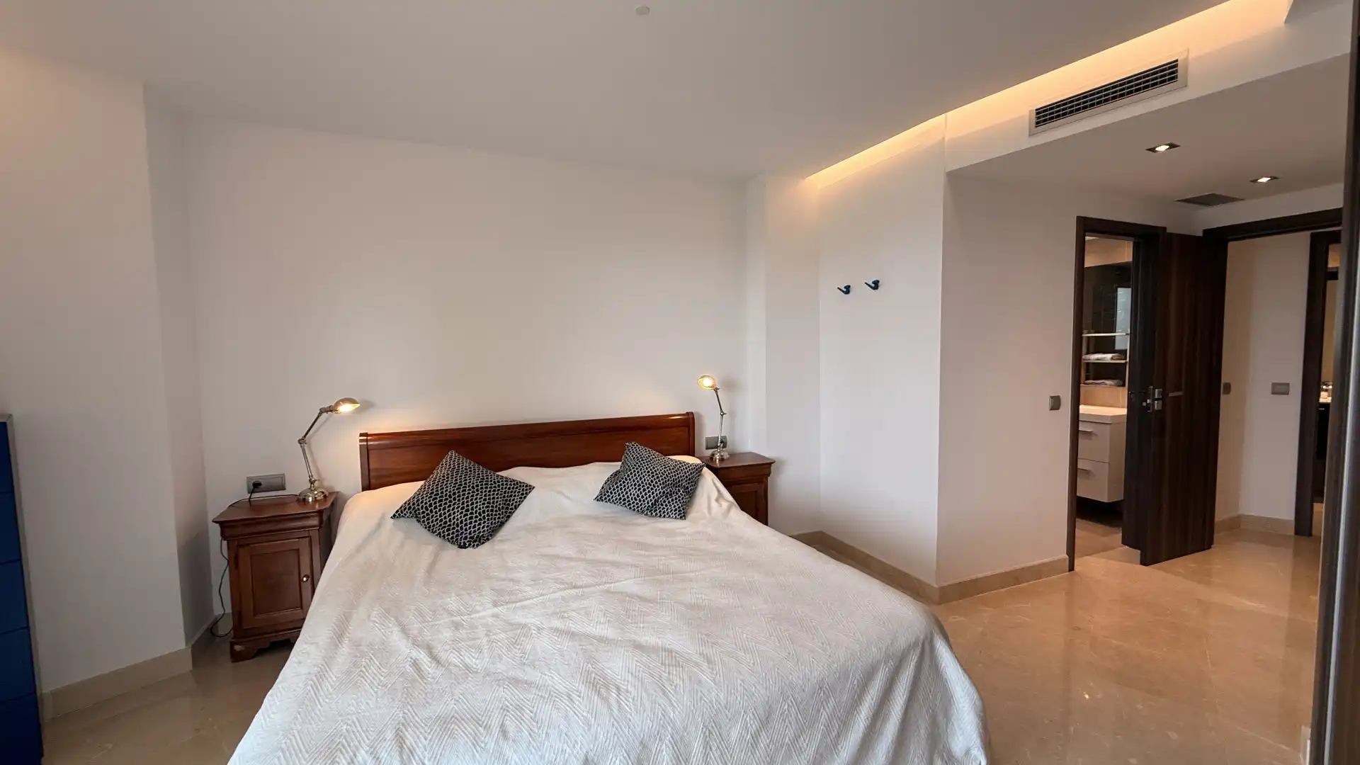 Dormitori de Apartament de lloguer en Marbella amb Aire condicionat, Calefacció i Terrassa