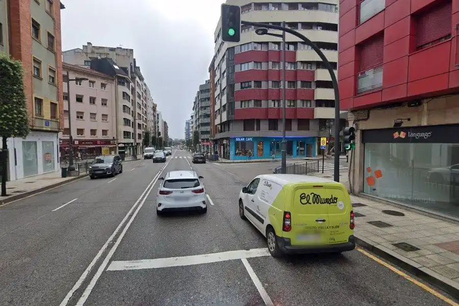 Vista exterior de Pis en venda en Oviedo  amb Calefacció