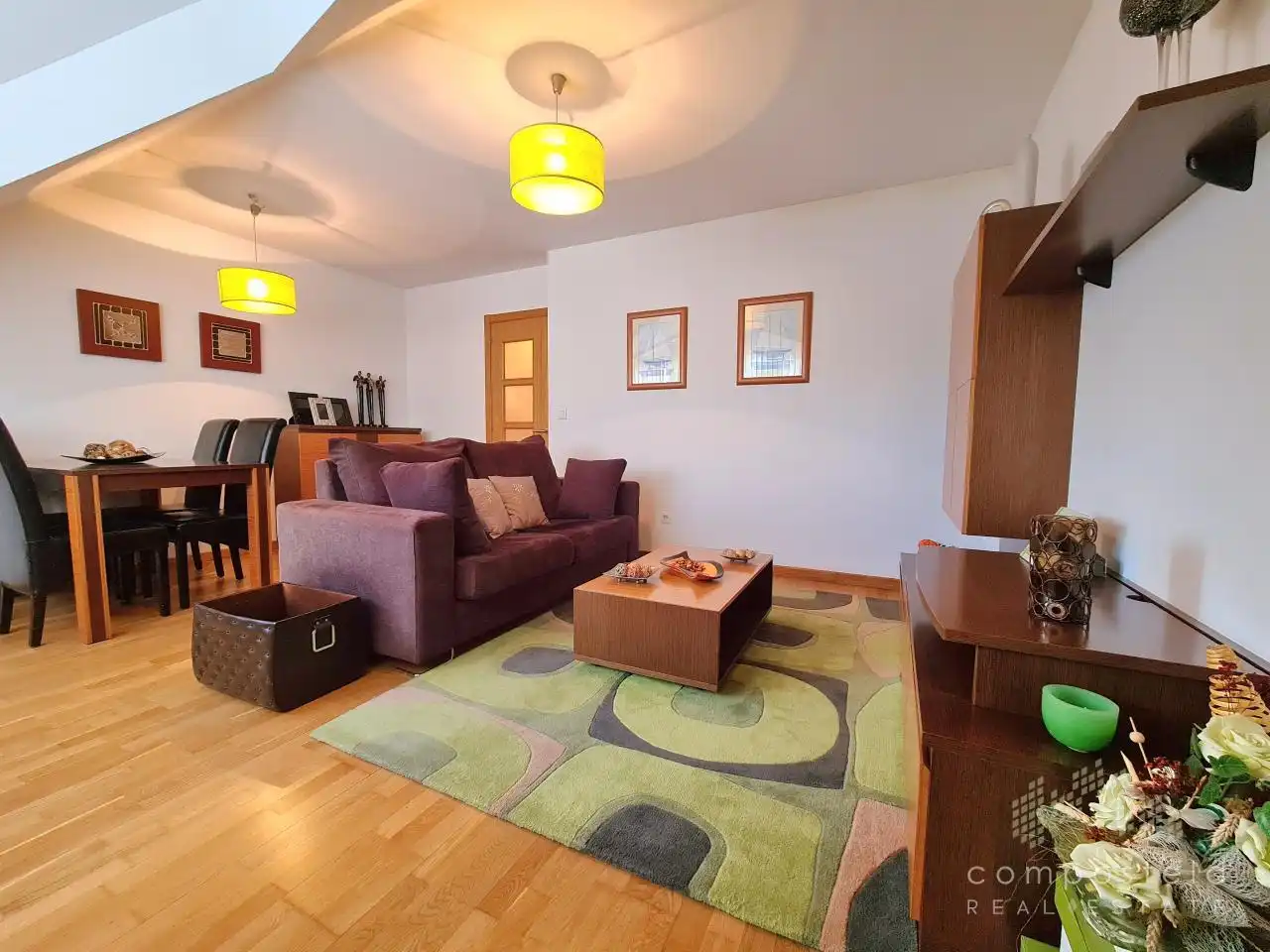 Wohnzimmer von Dachboden zur Miete in Ames mit Heizung, Abstellraum und Möbliert