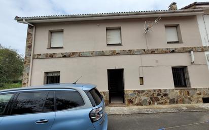 Vista exterior de Casa adosada en venda en Llanera