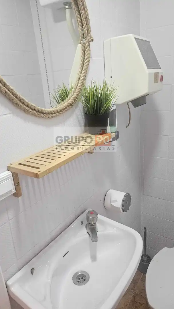 Baño de Local de alquiler en Valencia con Amueblado