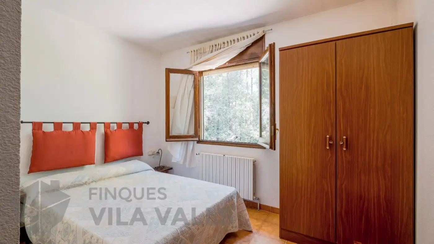 Schlafzimmer von Haus oder Chalet zum Verkauf in Sant Quirze Safaja mit Privatgarten und Balkon