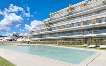 Piscina de Planta baixa en venda en Estepona amb Aire condicionat, Calefacció i Jardí privat