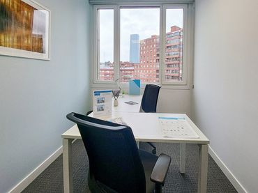 Office space with lift to rent in Avenida Madariaga 1