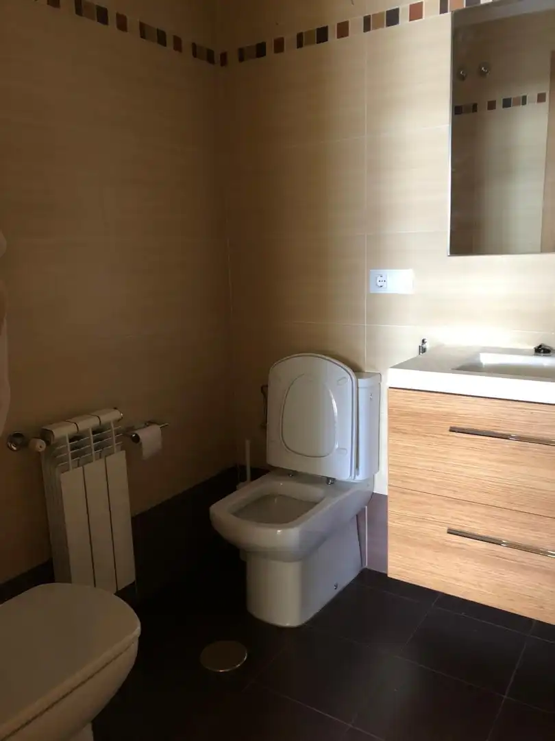 Baño de Piso en venta en Ponferrada con Calefacción y Trastero