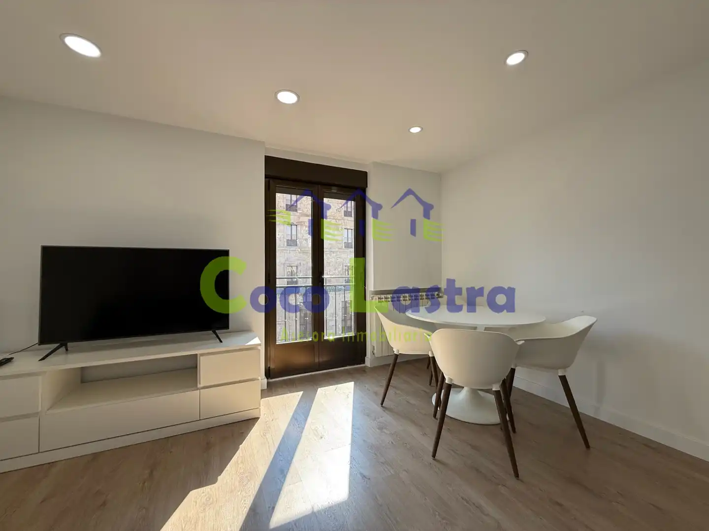 Sala d'estar de Àtic de lloguer en Salamanca amb Calefacció, Parquet i Terrassa