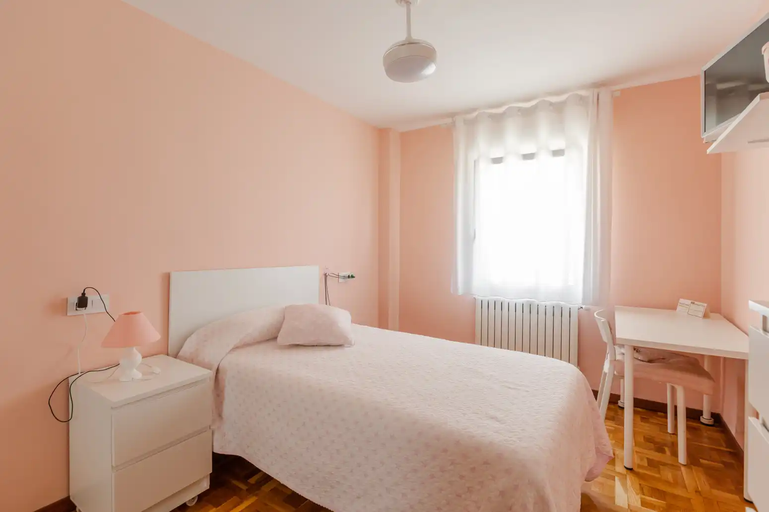 Schlafzimmer von Wohnung zum Verkauf in  Pamplona / Iruña mit Klimaanlage, Heizung und Abstellraum