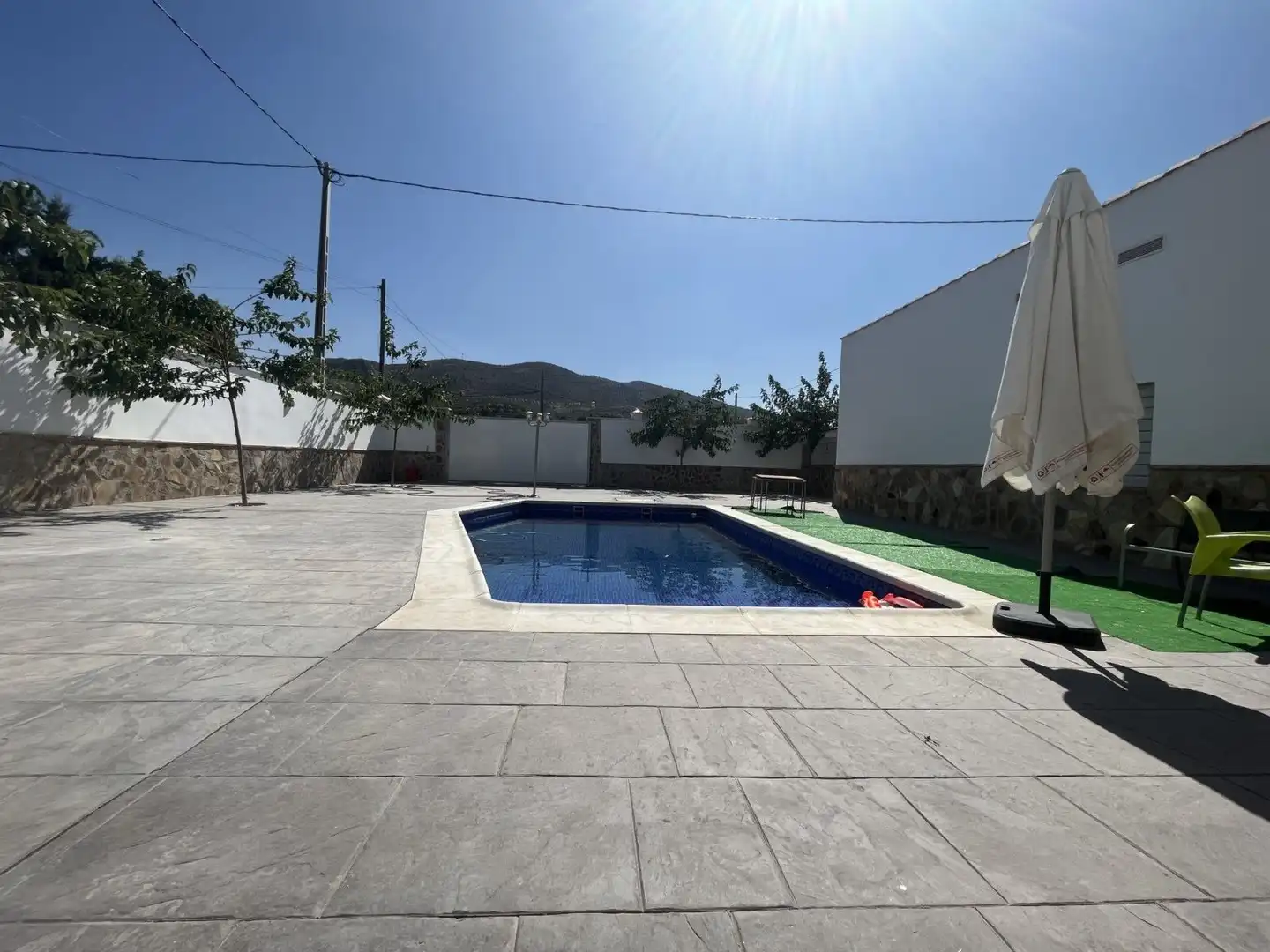 Piscina de Casa o xalet en venda en Jaén amb Aire condicionat, Calefacció i Jardí privat