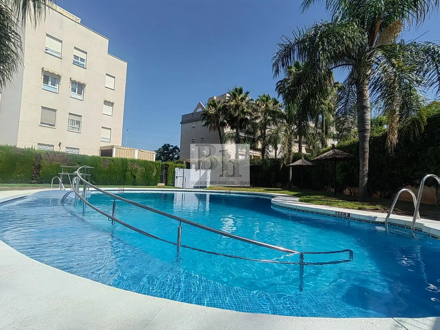 Piscina de Pis en venda en Málaga amb Aire condicionat, Jardí privat i Terrassa