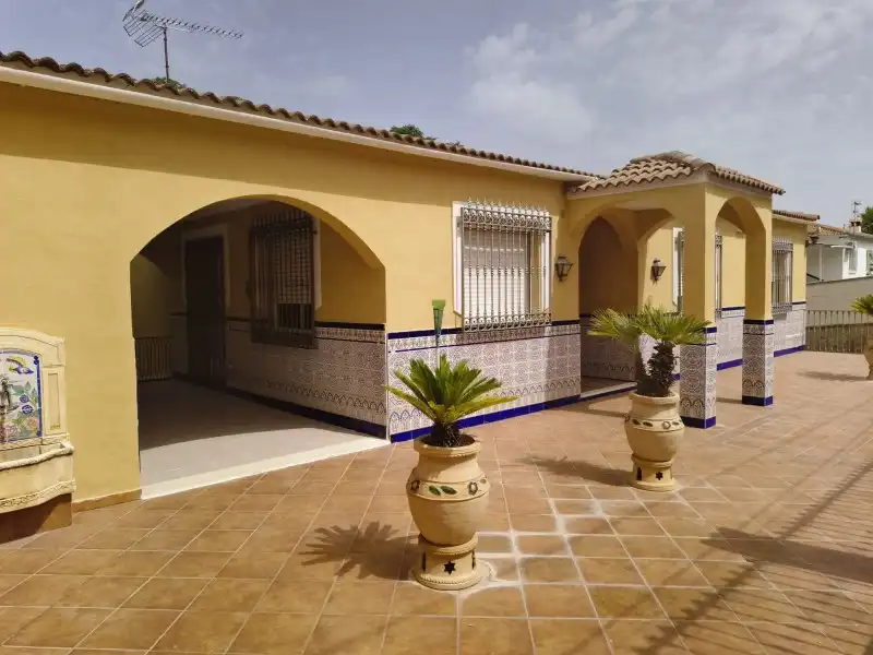 Vista exterior de Finca rústica en venta en Lucena con Aire acondicionado, Terraza y Piscina