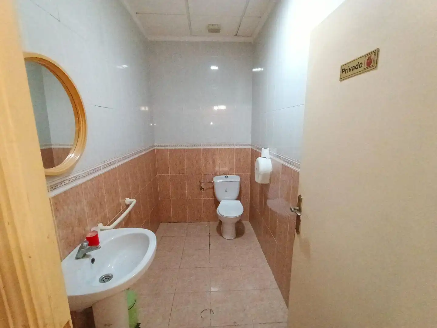 Baño de Local en venta en Torrevieja con Aire acondicionado, Terraza y Amueblado