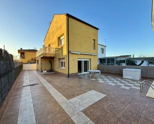 Exterior view of Single-family semi-detached for sale in Flaçà  with Air Conditioner, Heating and Private garden