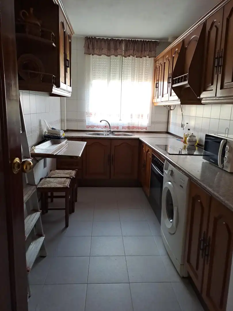 Cuina de Pis de lloguer en Dos Hermanas amb Aire condicionat, Calefacció i Terrassa