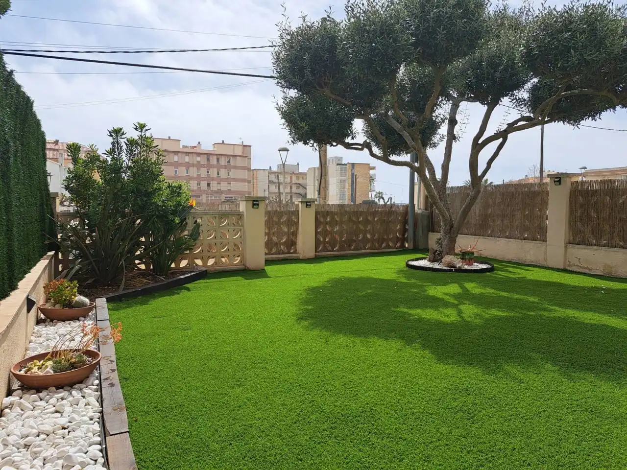 Terrasse von Haus oder Chalet zur Miete in Vilanova i la Geltrú mit Klimaanlage, Heizung und Privatgarten