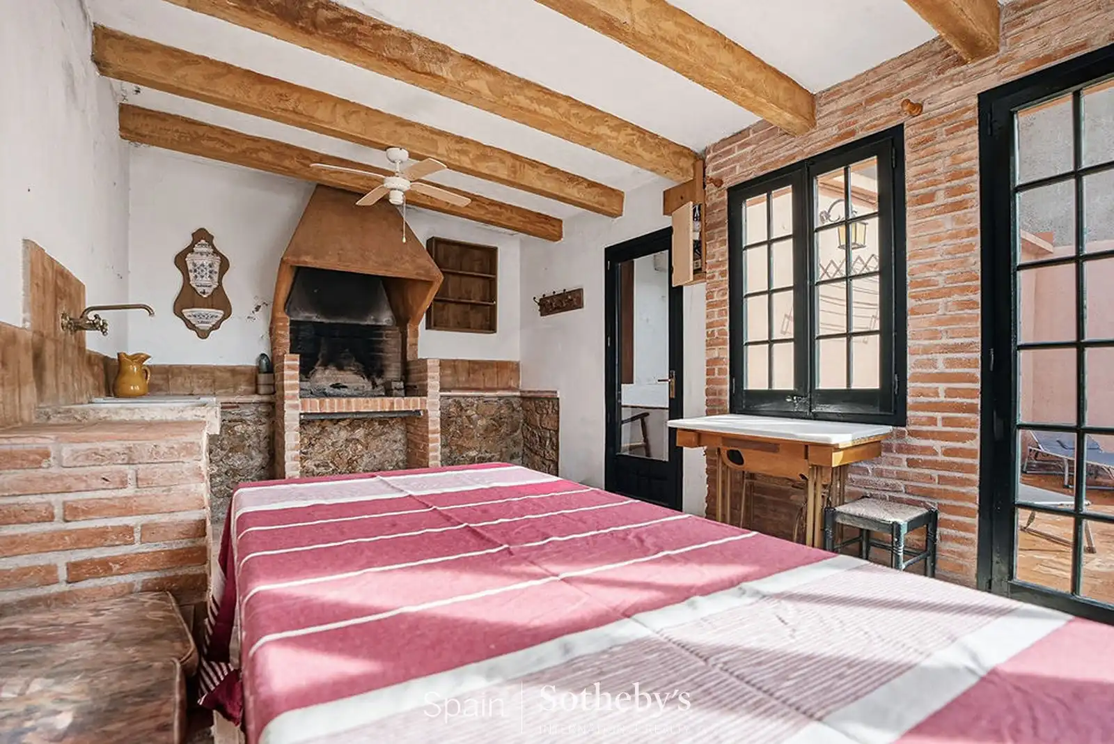 Einfamilien-Reihenhaus zum Verkauf in L'Escala mit Heizung, Terrasse und Abstellraum