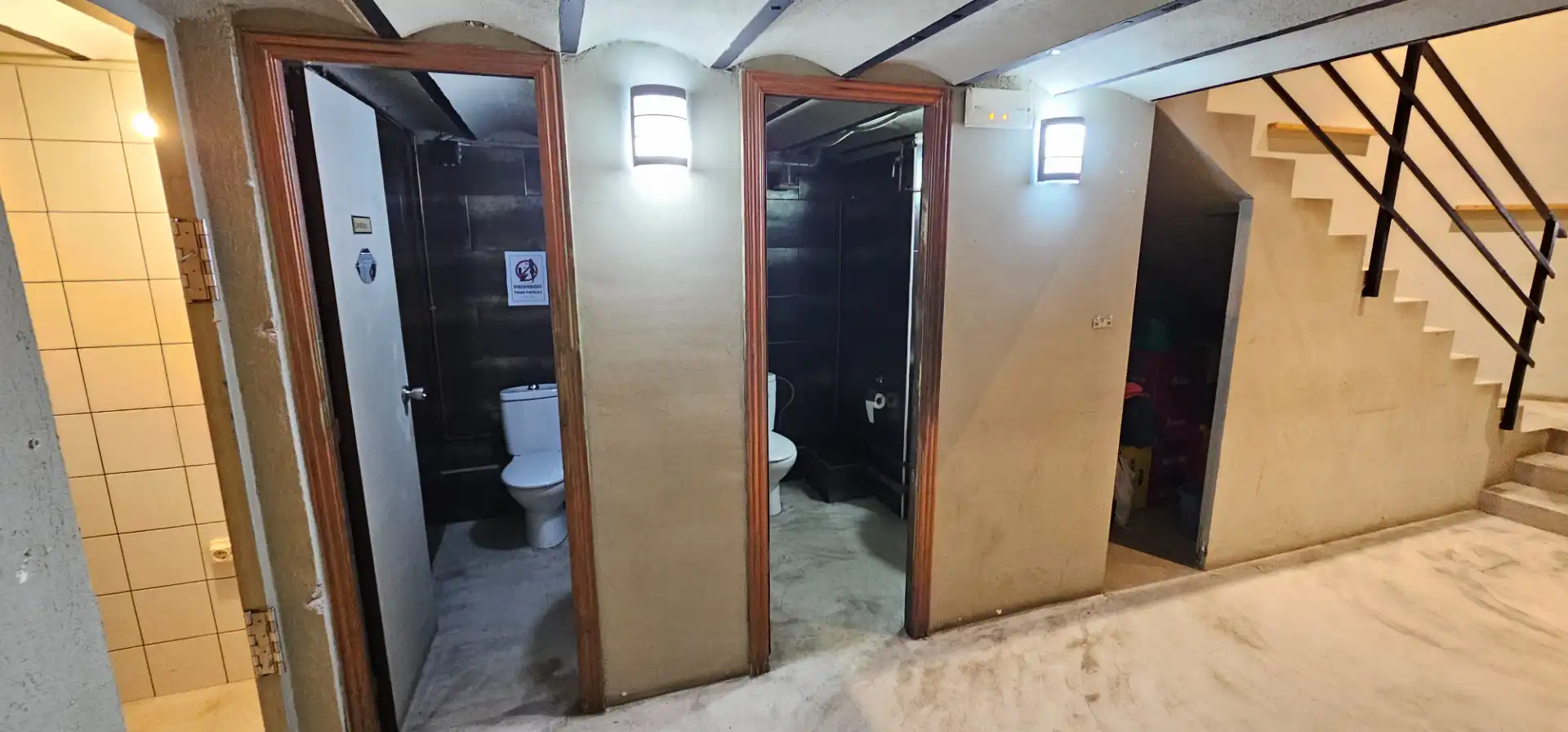 Baño de Local en venta en Barcelona con Aire acondicionado, Terraza y Amueblado