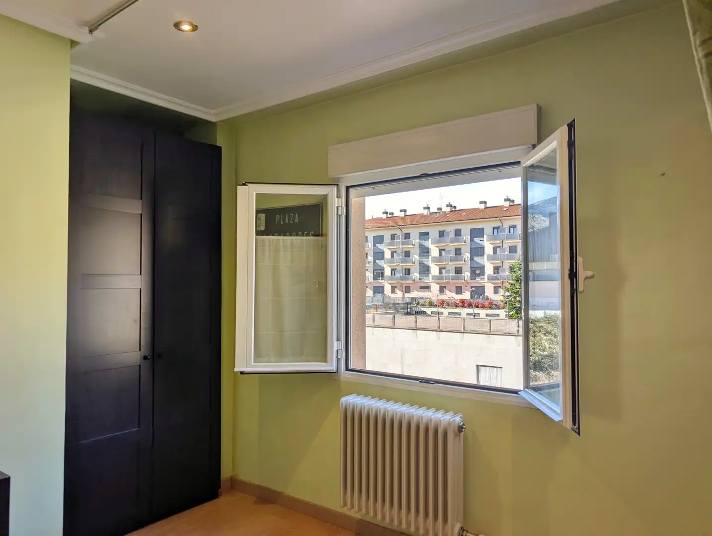 Habitación de Apartamento en venta en Ezcaray con Calefacción, Terraza y Amueblado