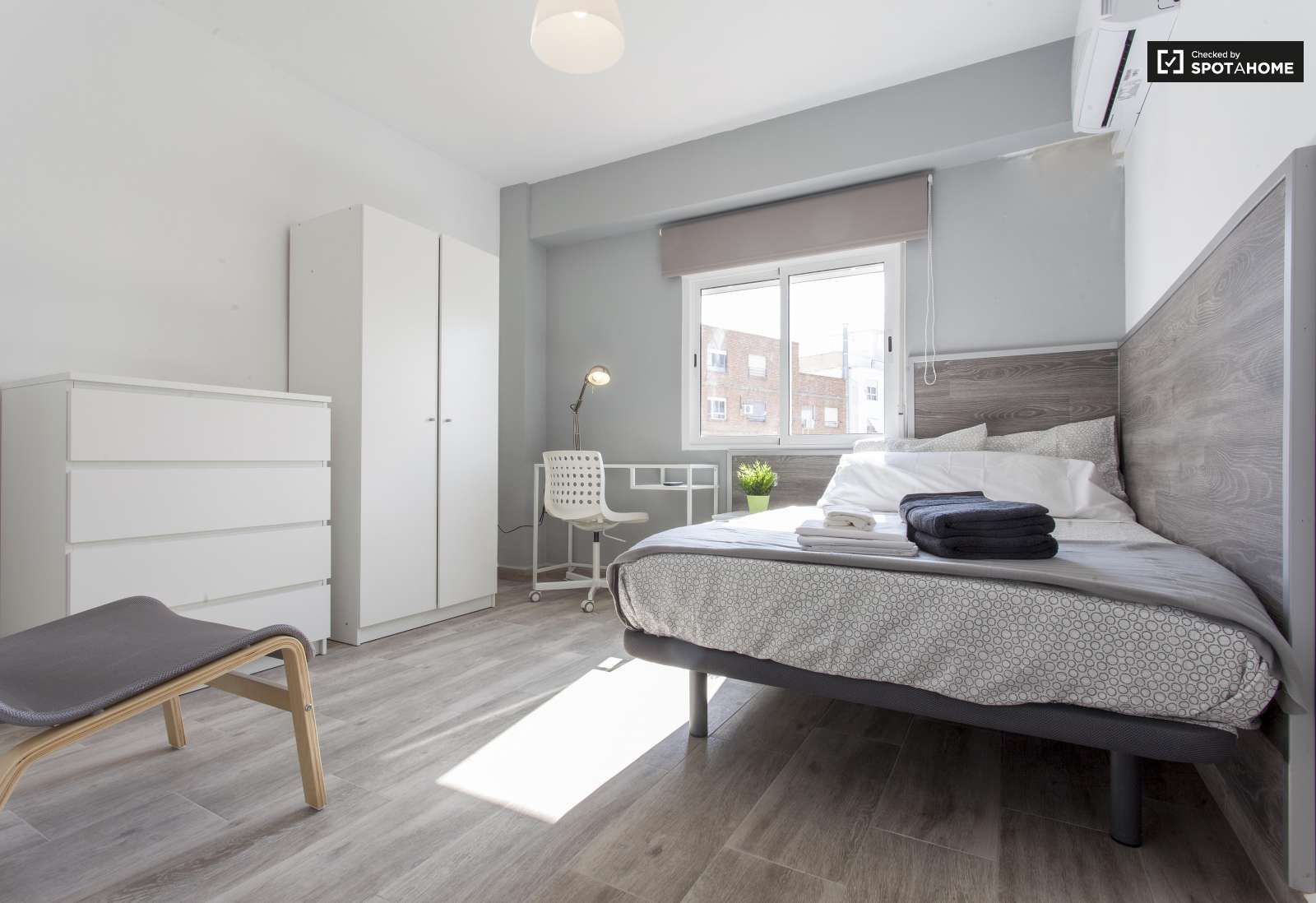 Flat to share in Trinitat