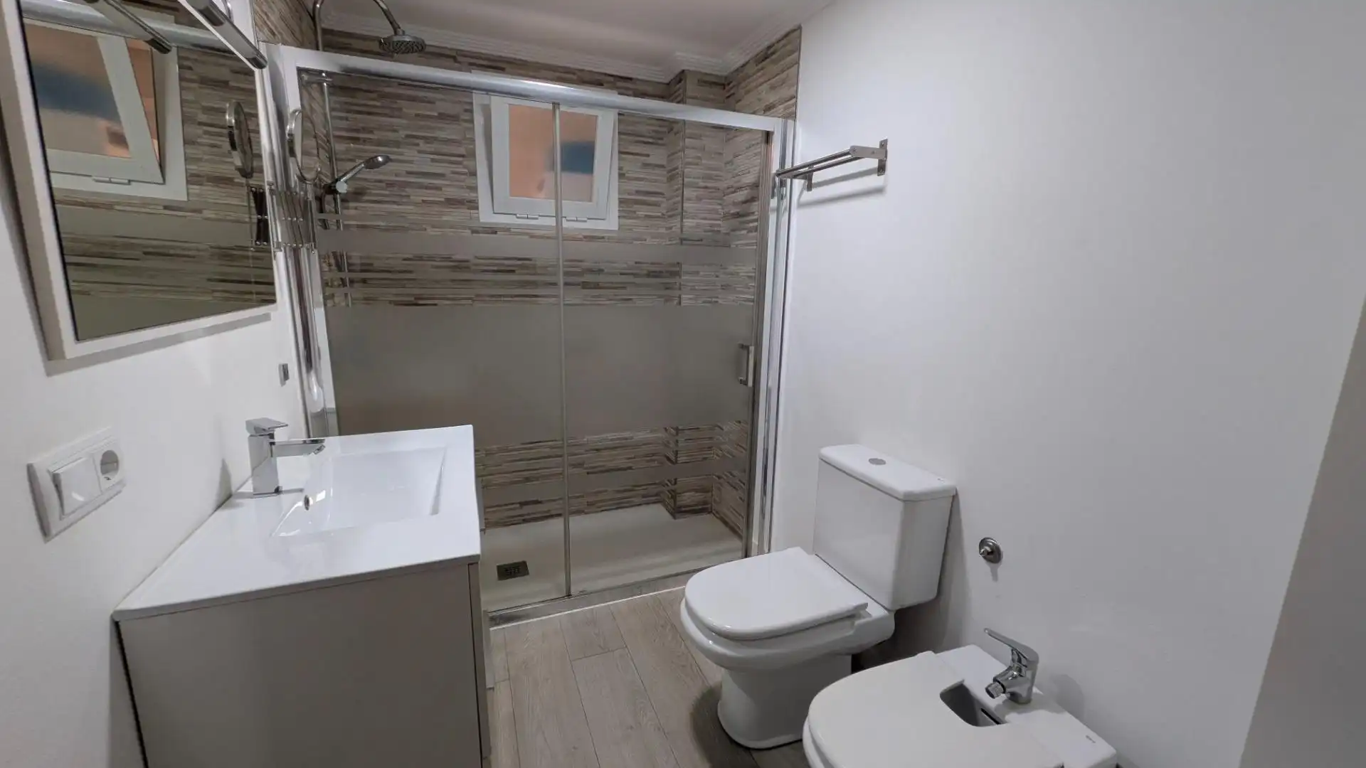 Baño de Piso en venta en  Palma de Mallorca con Aire acondicionado, Terraza y Balcón
