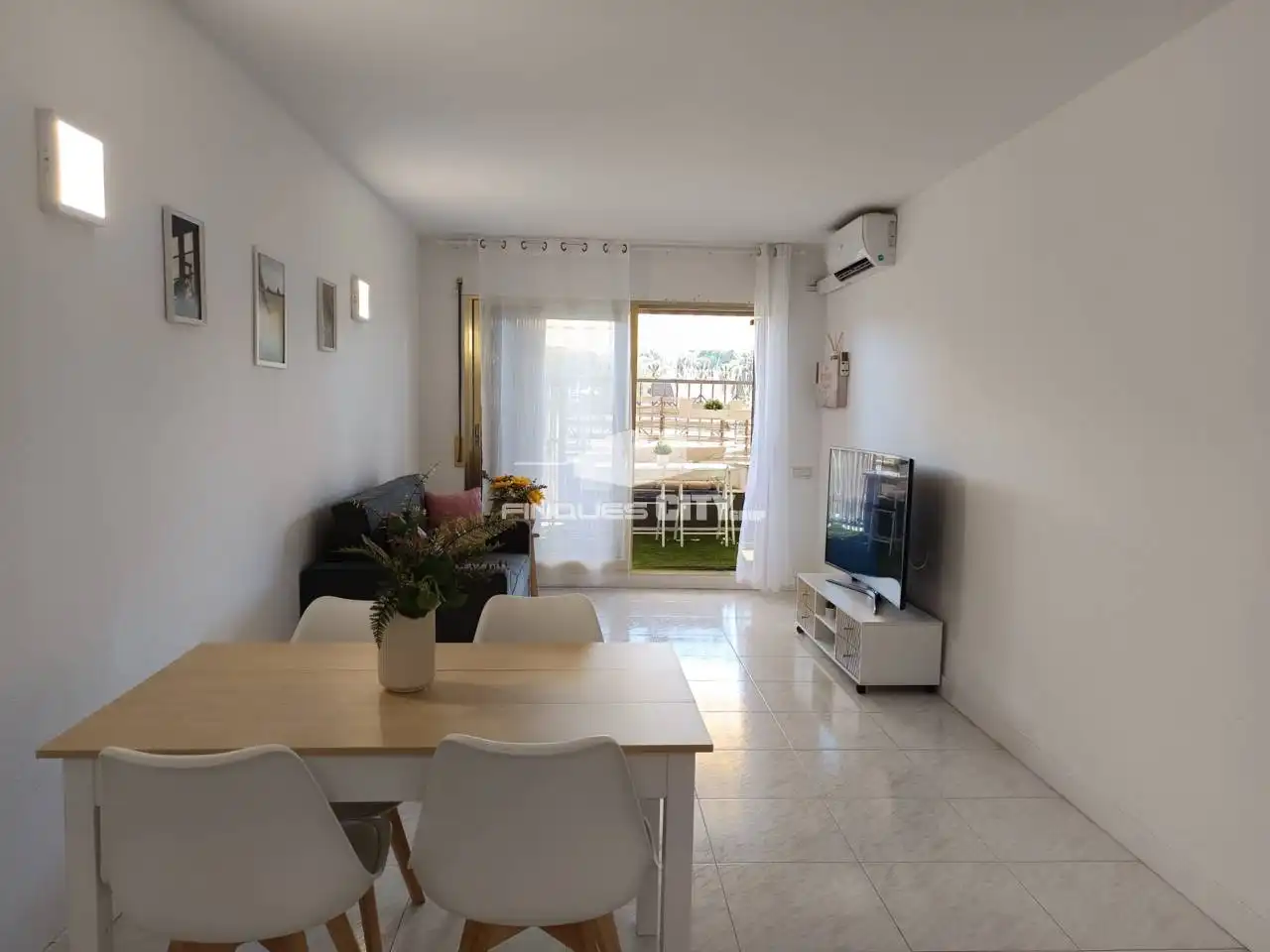 Flat with pool to rent in Calle Camós