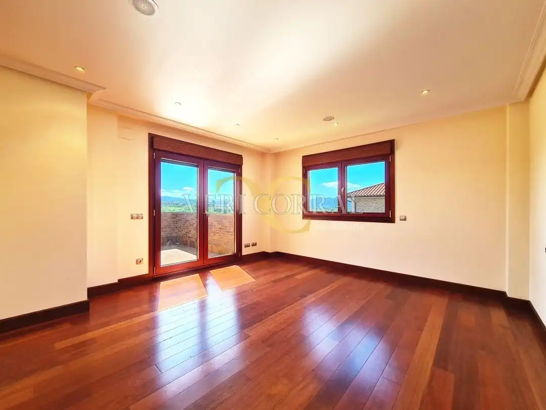 Habitación de Casa o chalet en venta en Oviedo  con Calefacción, Jardín privado y Terraza