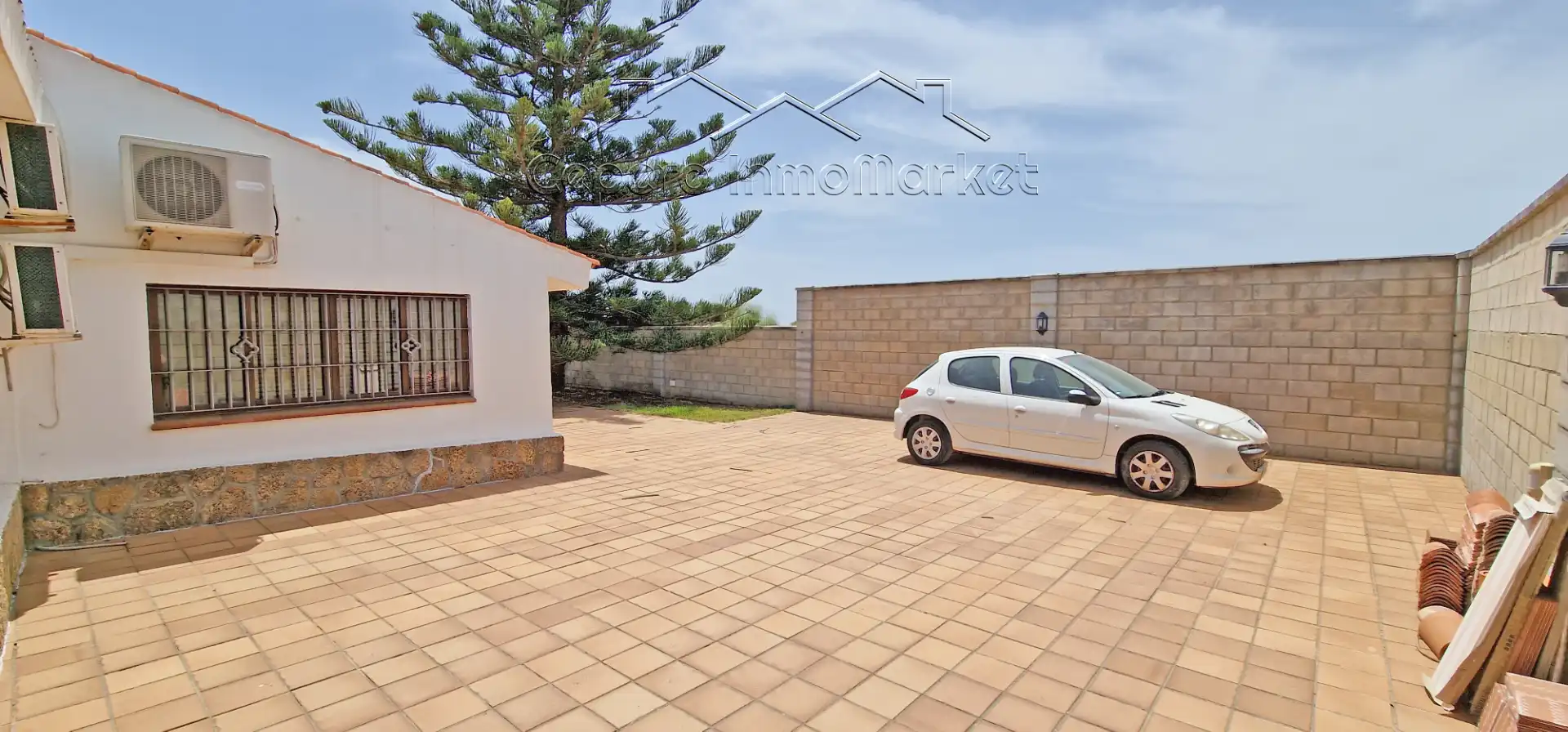 Vista exterior de Casa o xalet en venda en El Puerto de Santa María amb Aire condicionat, Jardí privat i Piscina