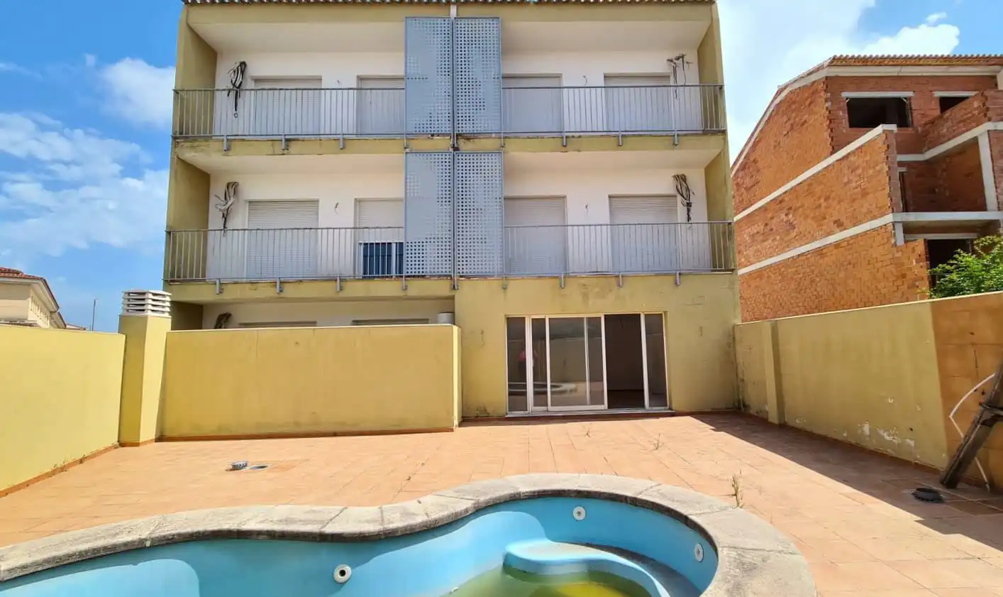 Vista exterior de Edifici en venda en Bellreguard amb Piscina comunitària