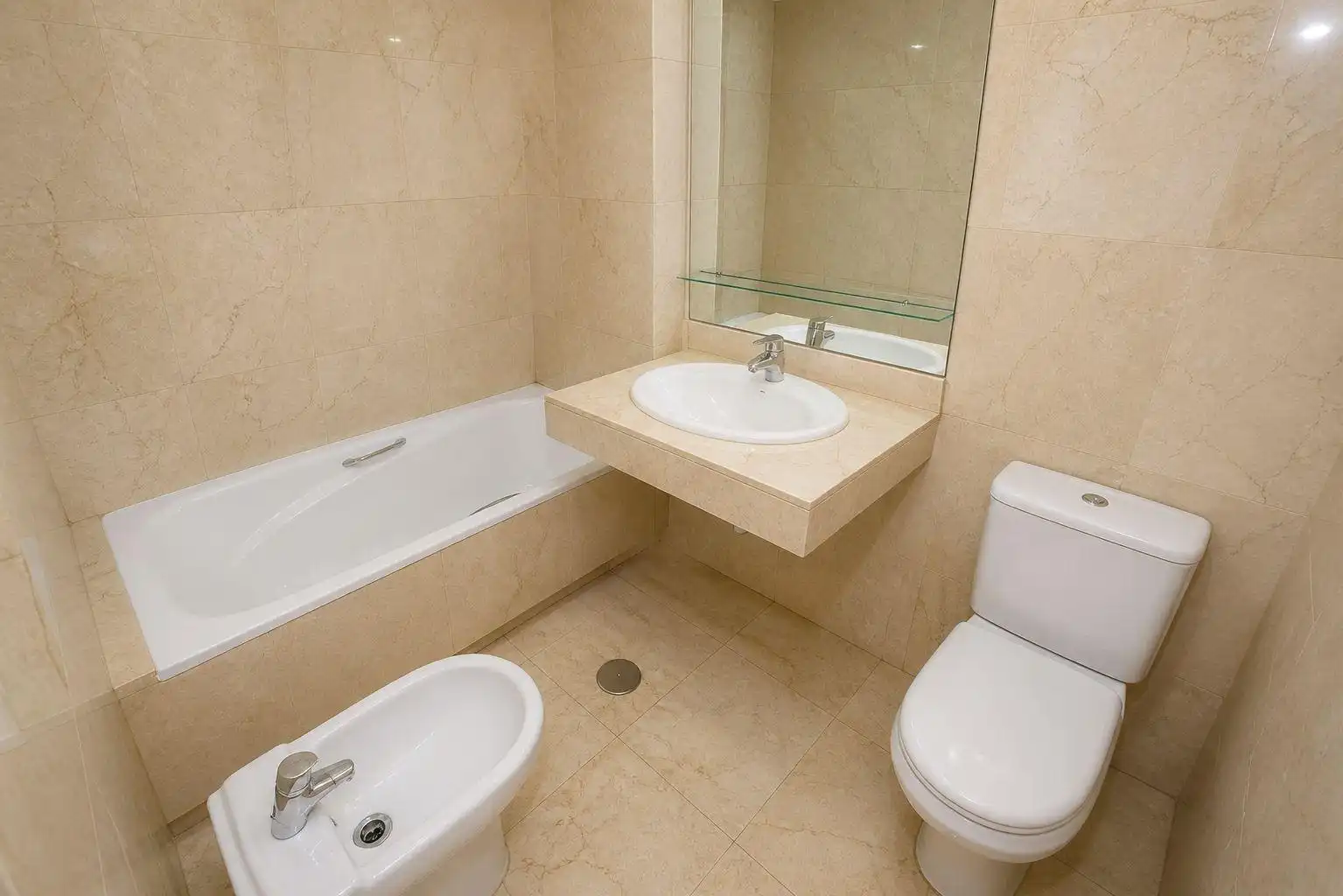 Bathroom of Flat for sale in Madrid  with Air Conditioner, Heating and Parquet flooring