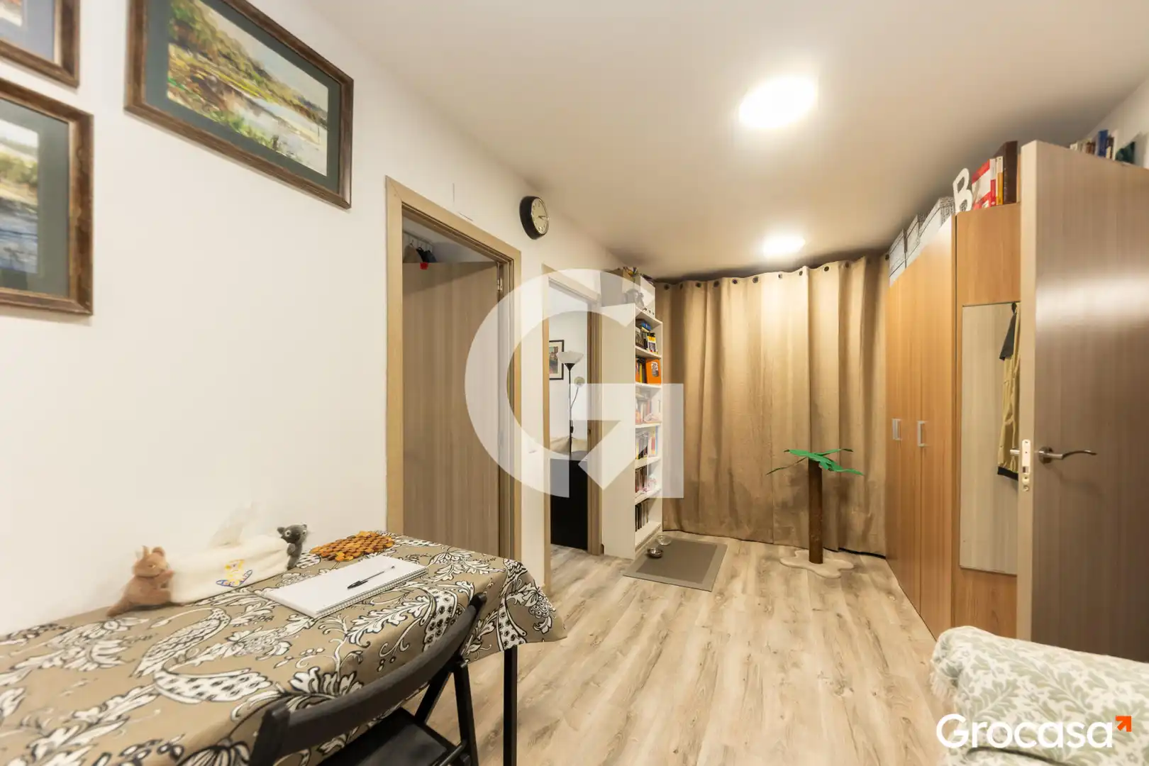 Flat for sale in Barcelona  with Air Conditioner, Oven and Washing machine