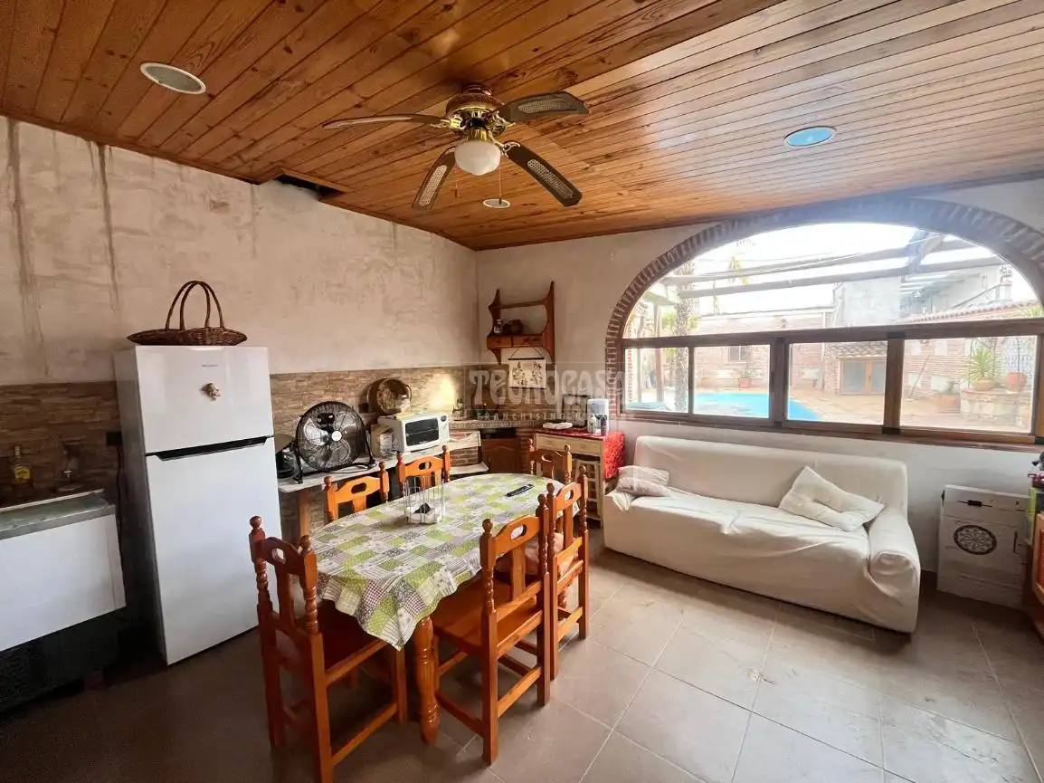 Cocina de Casa adosada en venta en Las Herencias con Calefacción, Piscina y Amueblado