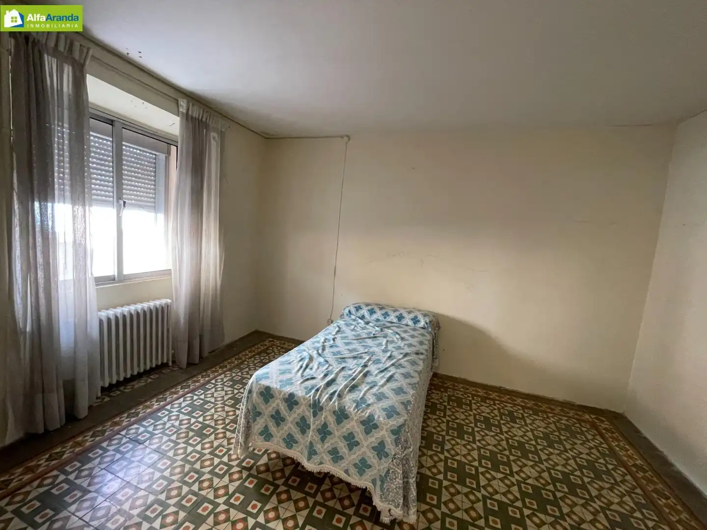 VIVIENDA DE TRES PLANTAS CON BODEGA EN ROA, immagine 4
