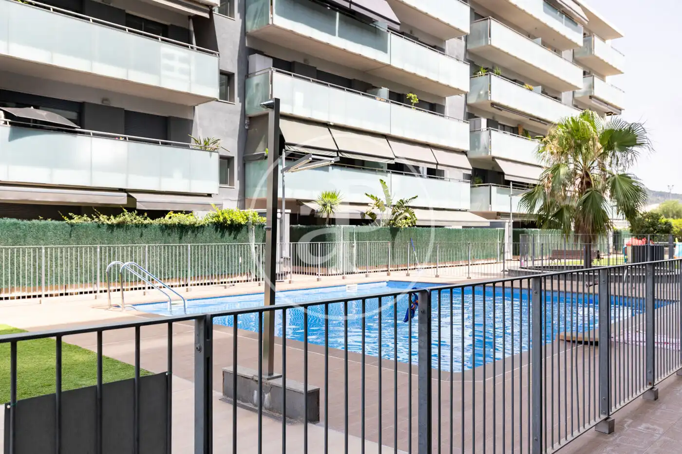 Piscina de Pis en venda en Sant Just Desvern amb Aire condicionat, Calefacció i Terrassa