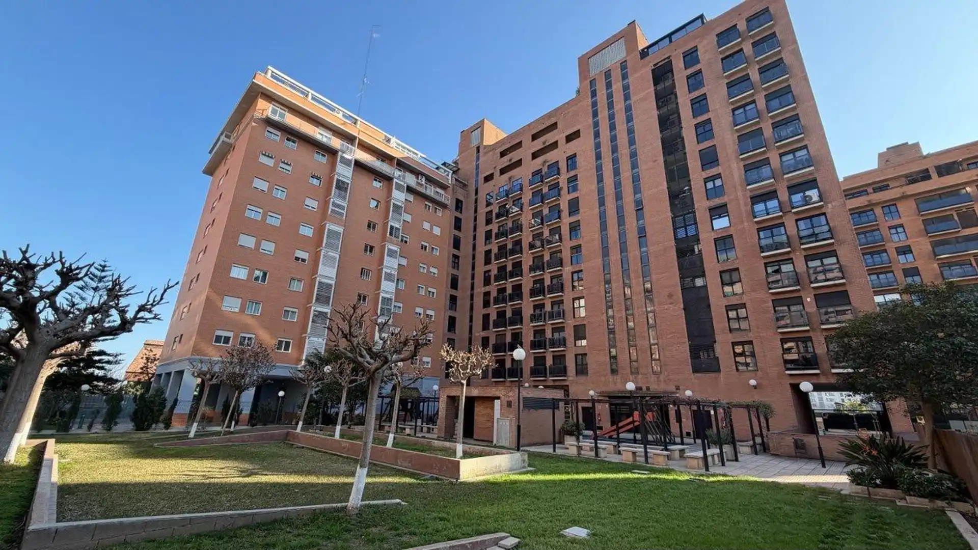 Vista exterior de Ático en venta en  Valencia Capital con Aire acondicionado, Terraza y Piscina comunitaria