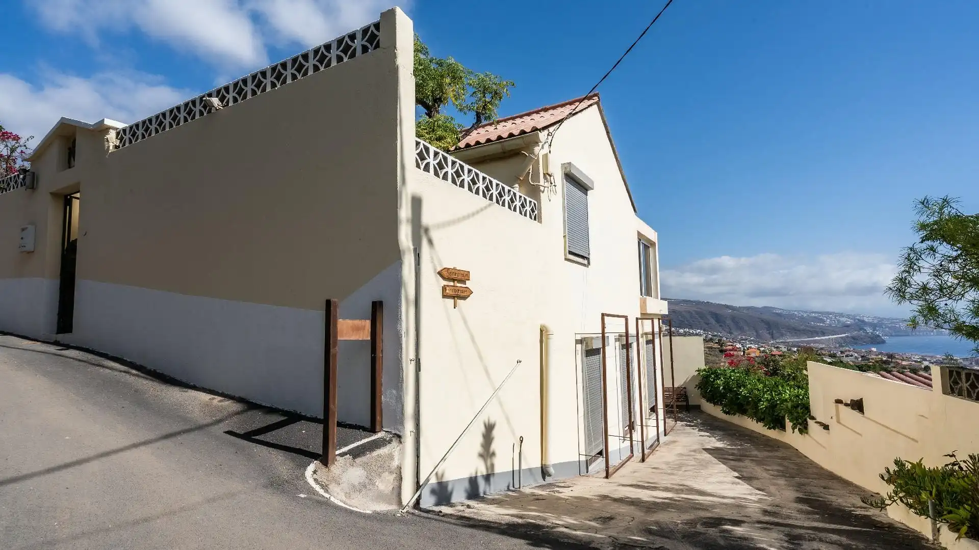 Exterior view of Buildings for sale in Candelaria