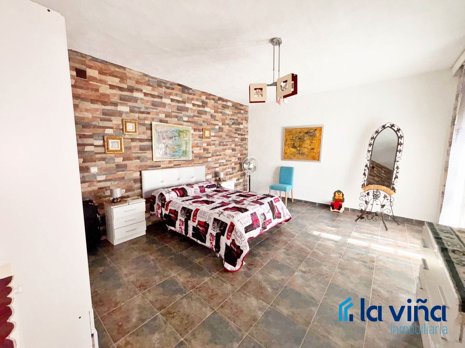 Dormitori de Casa o xalet en venda en Cuevas Bajas amb Terrassa, Traster i Moblat