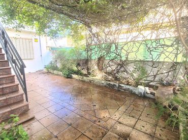 Casa amb jardí en venda a Avenida de las piletas