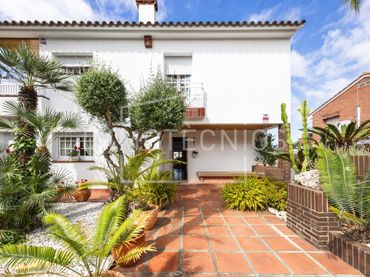 Chalet con balcón en venta en Canet de Mar