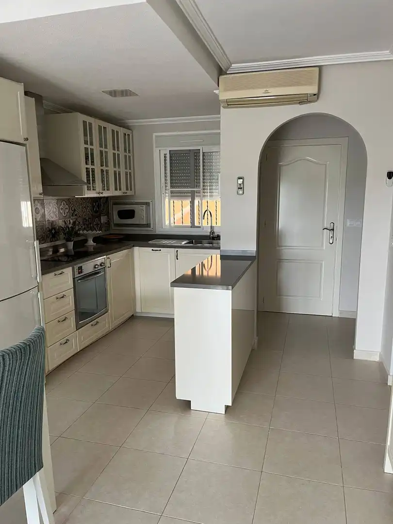Cuina de Apartament en venda en Los Alcázares amb Aire condicionat, Calefacció i Jardí privat