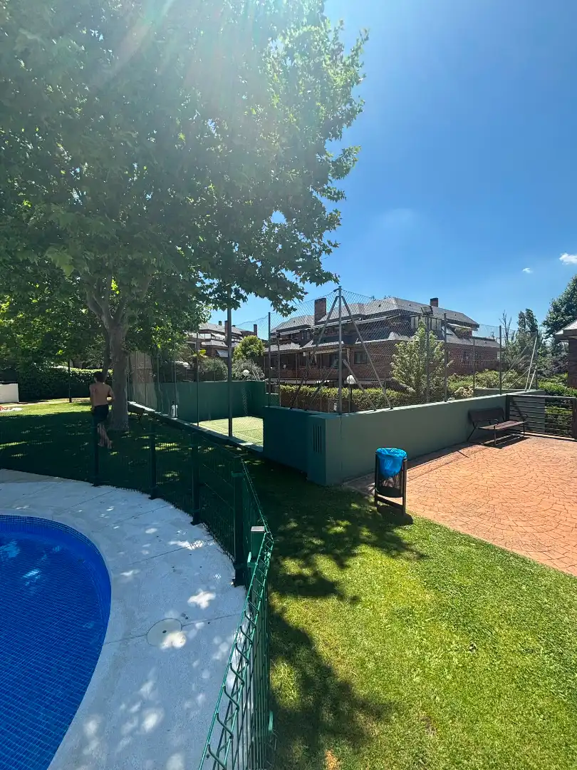 Terraza de Planta baja en venta en Las Rozas de Madrid con Calefacción, Trastero y Piscina comunitaria