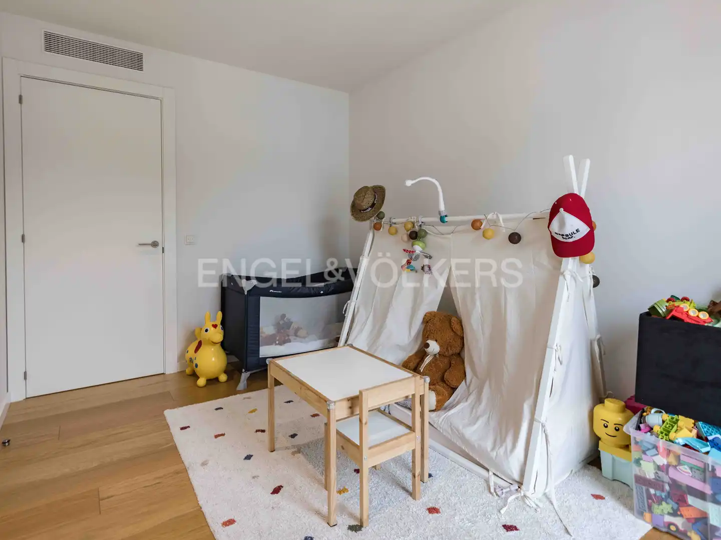 Bedroom of Attic for rent in Barcelona  with Air Conditioner, Heating and Parquet flooring