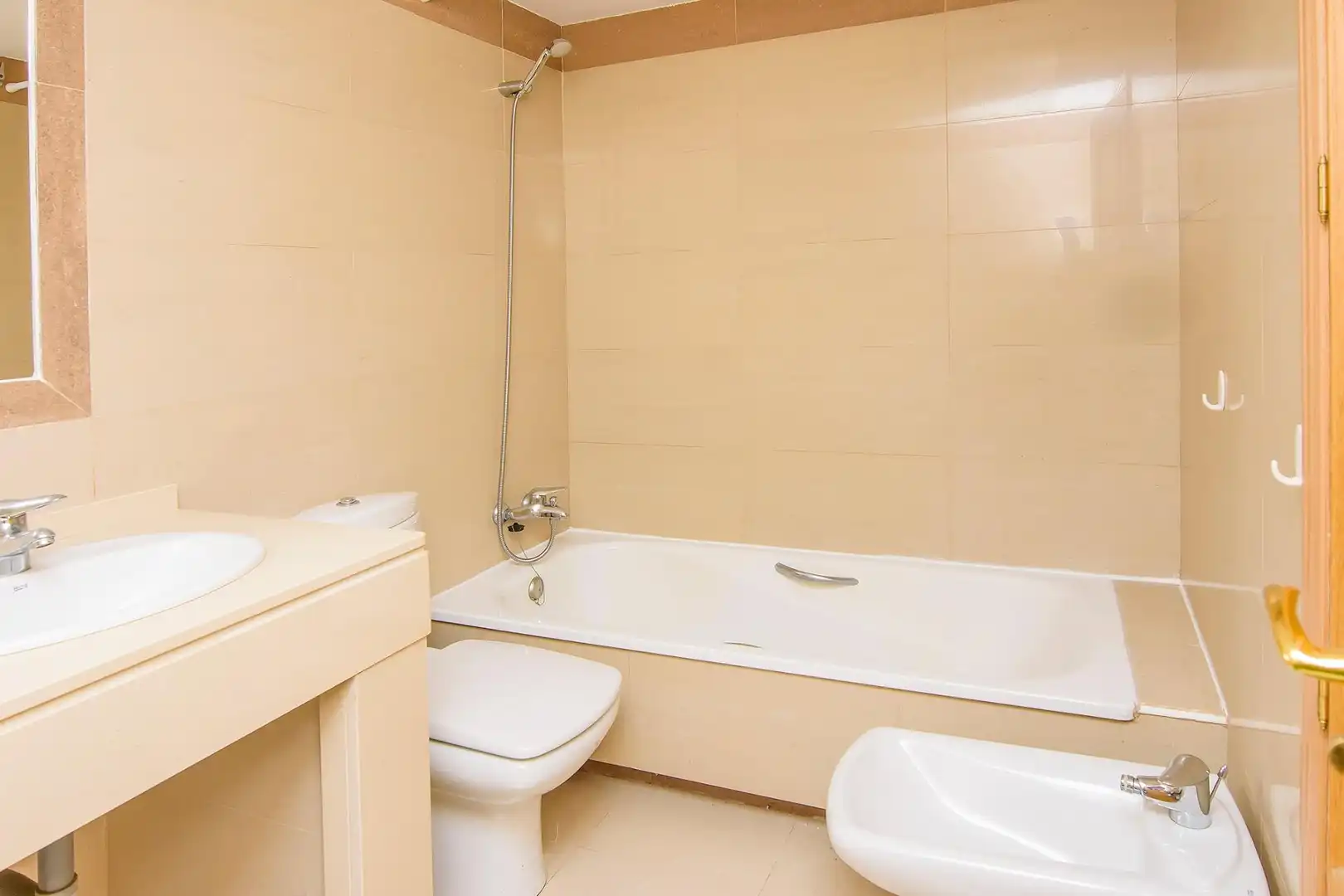 Baño de Piso en venta en Carboneras con Balcón y Piscina comunitaria