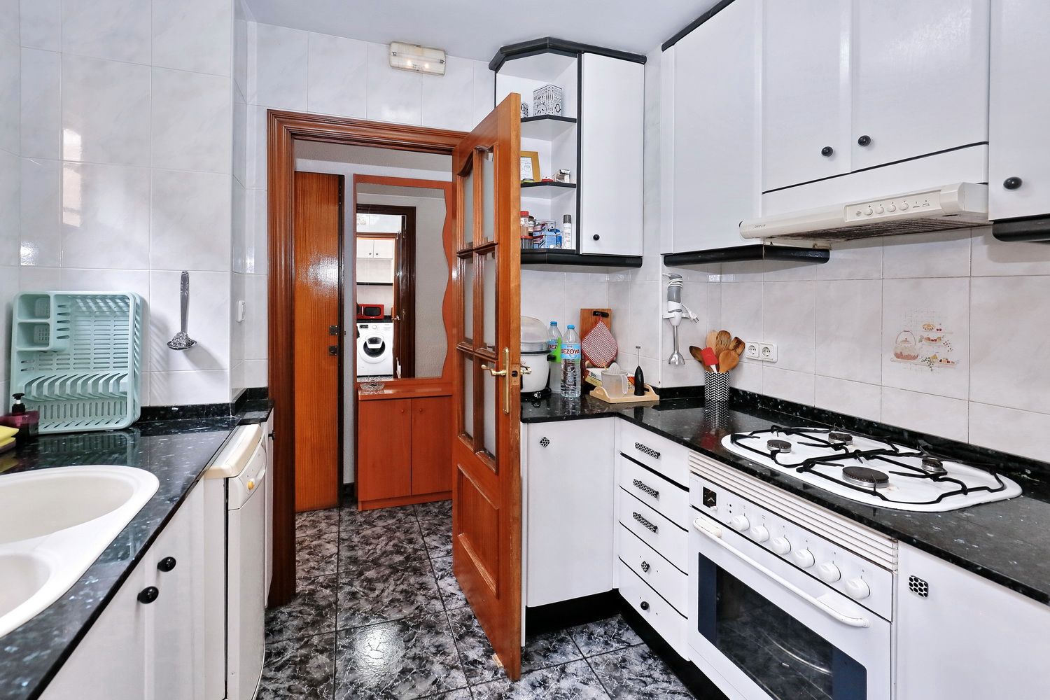 Cocina de Piso en venta en  Barcelona Capital con Amueblado, Horno y Balcón