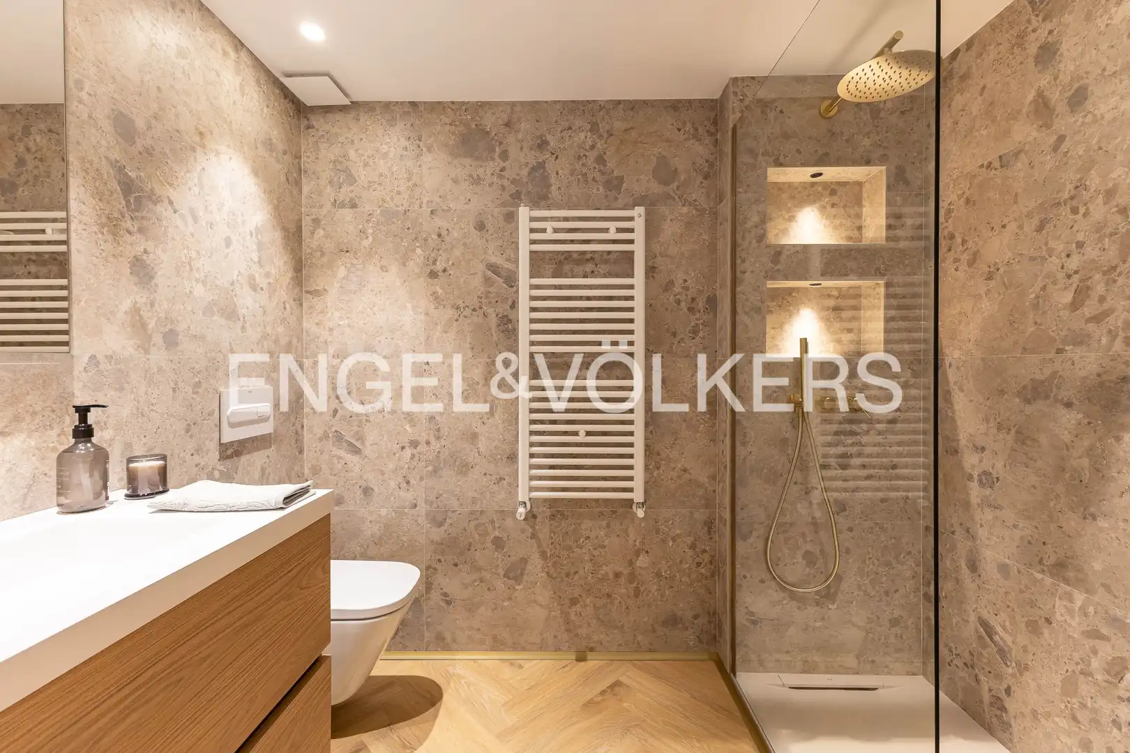 Badezimmer von Wohnung zum Verkauf in Madrid mit Klimaanlage, Heizung und Möbliert