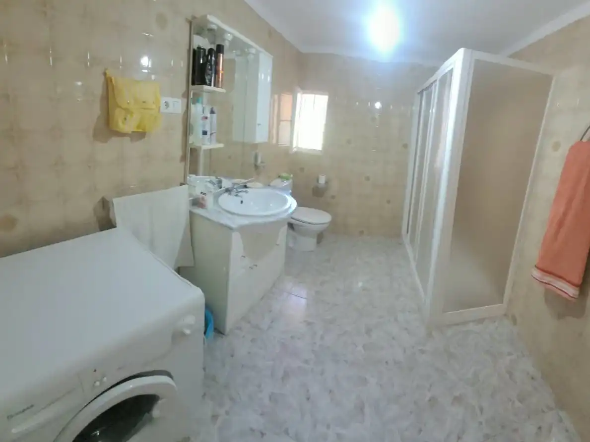 Baño de Casa o chalet en venta en El Tornadizo  con Jardín privado, Terraza y Trastero