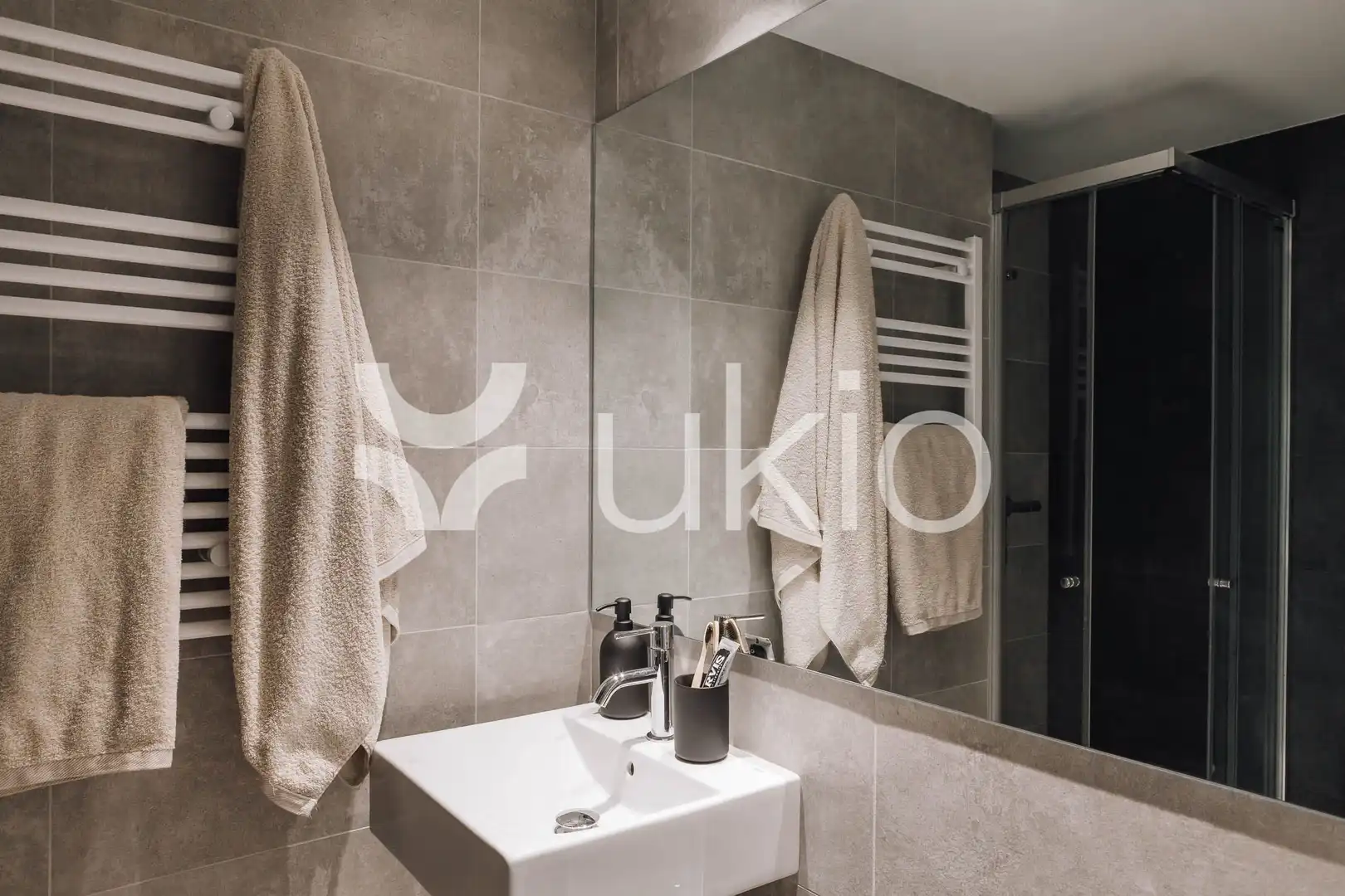 Bathroom of Apartments for rent in Barcelona  with Air Conditioner, Furnished and Oven