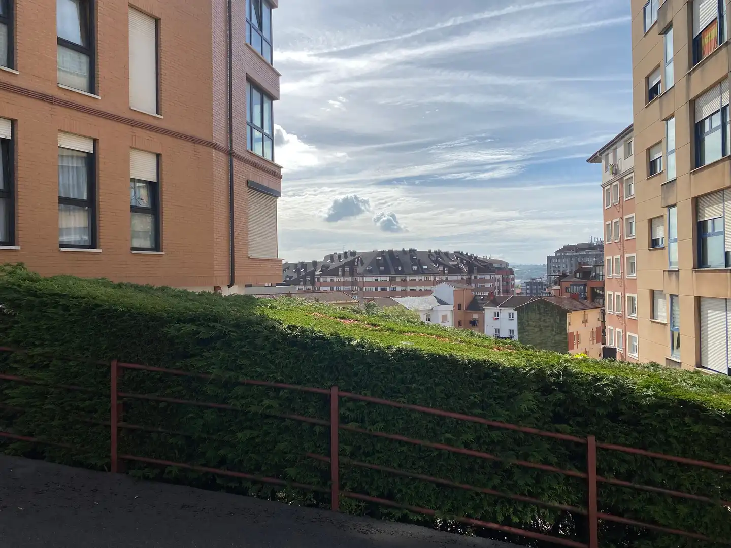 Vista exterior de Pis en venda en Avilés amb Traster i Balcó